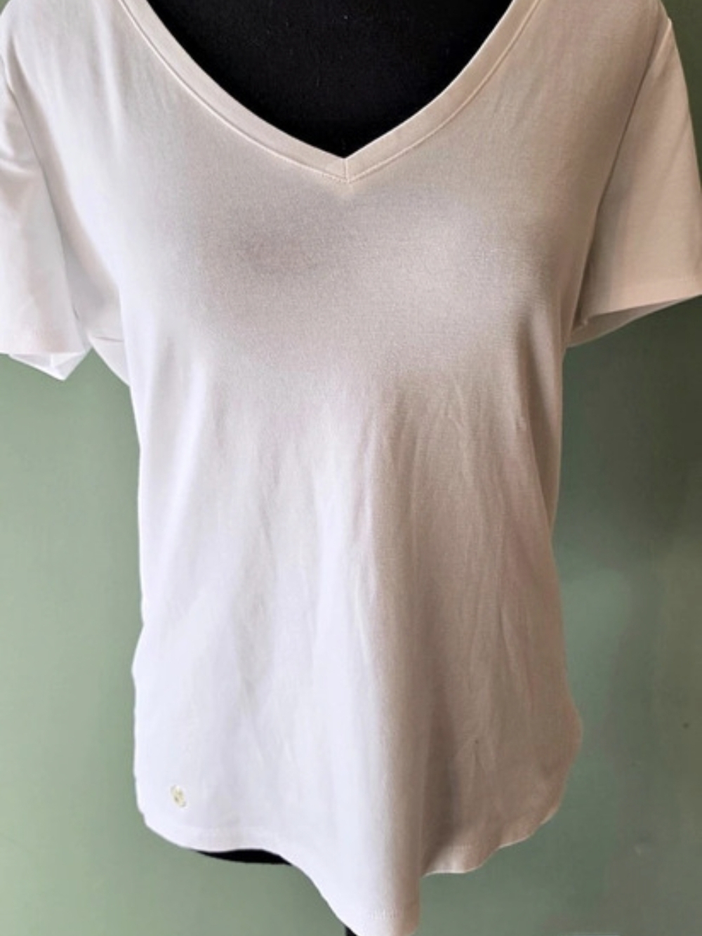 Lilly Pulitzer V-Neck Short Sleeve Tee in White